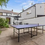 Stylish City Gem On Mill Road With Fire Pit, Games And Table Tennis