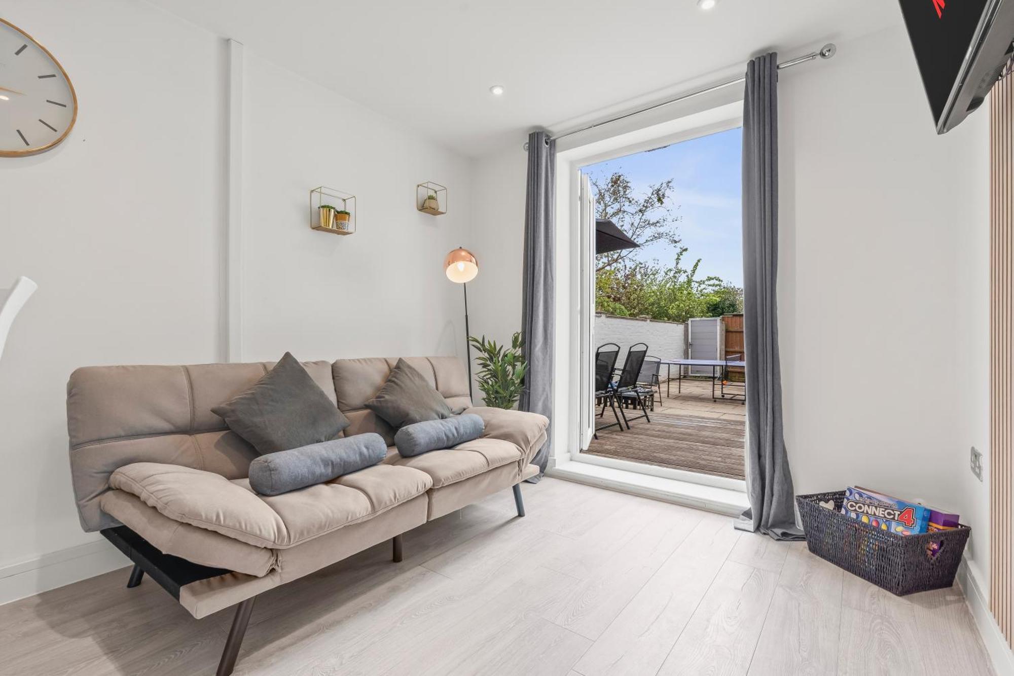 Stylish Gem On Mill Road With Fire Pit, Games And Table Tennis Cambridge (Cambridgeshire)